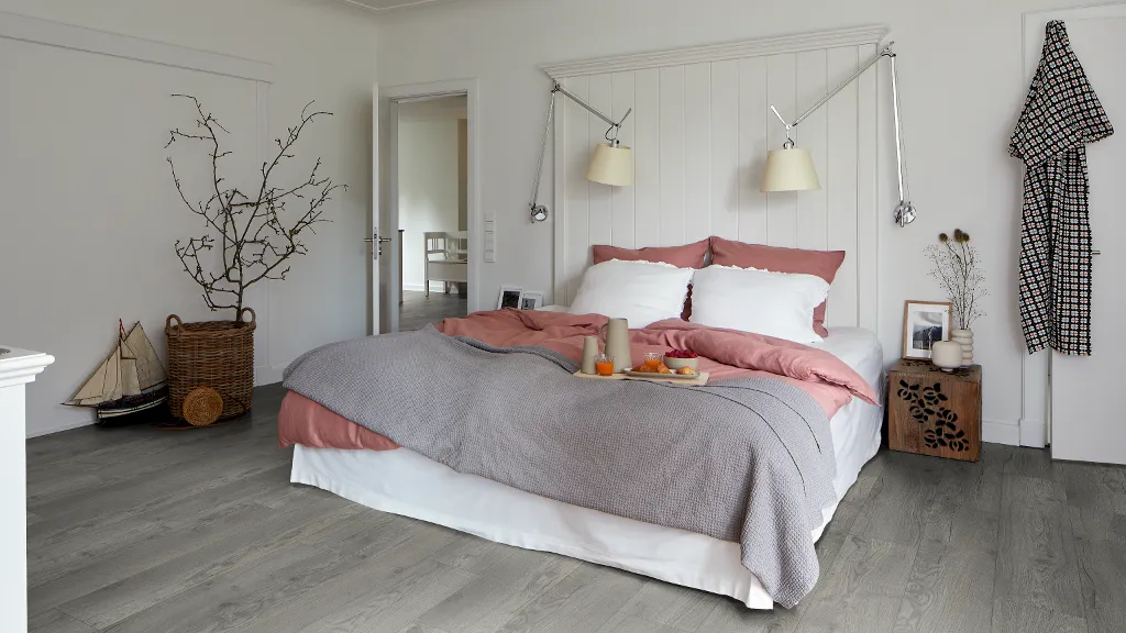 NatureSense Aqua 10/32 Classic Avery Grey Oak laminate flooring