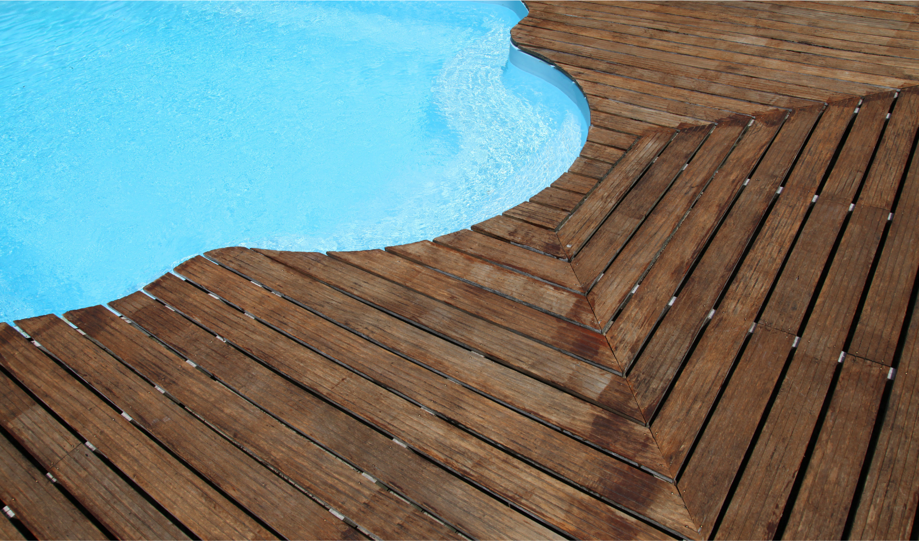 Le bois ipé pour la terrasse en bois de votre piscine