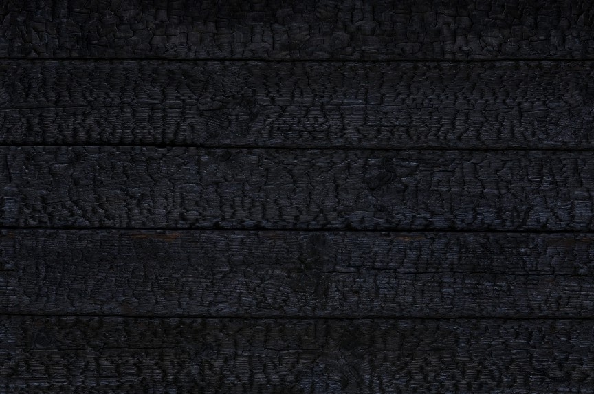 Bardage en bois brûlé (Yakisugi) : tout savoir de cette technique