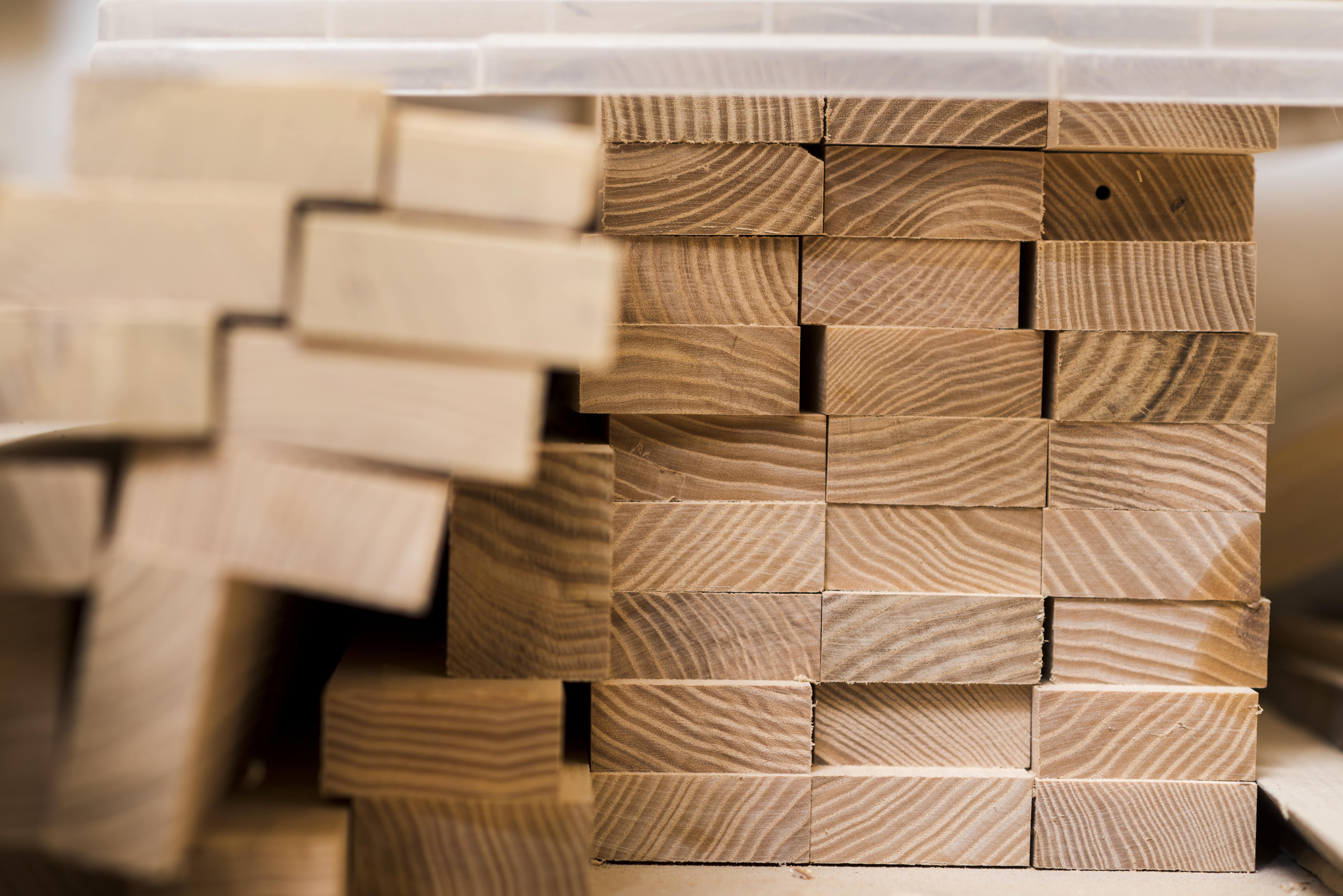 Le bois padouk est durable et esthétique pour une utilisation extérieure 