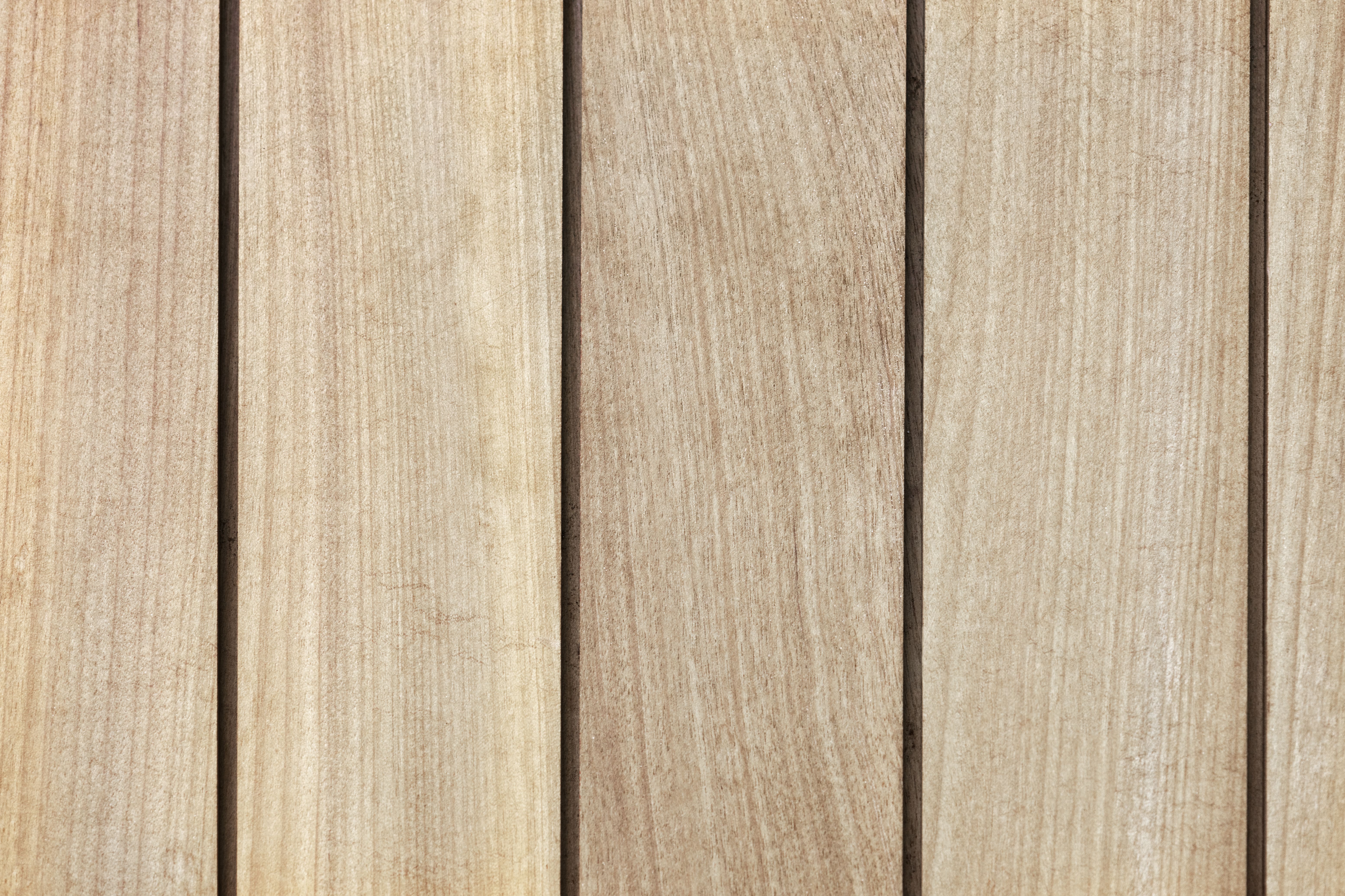 Le bois peuplier possède un esthétisme certain avec sa couleur blanc crème
