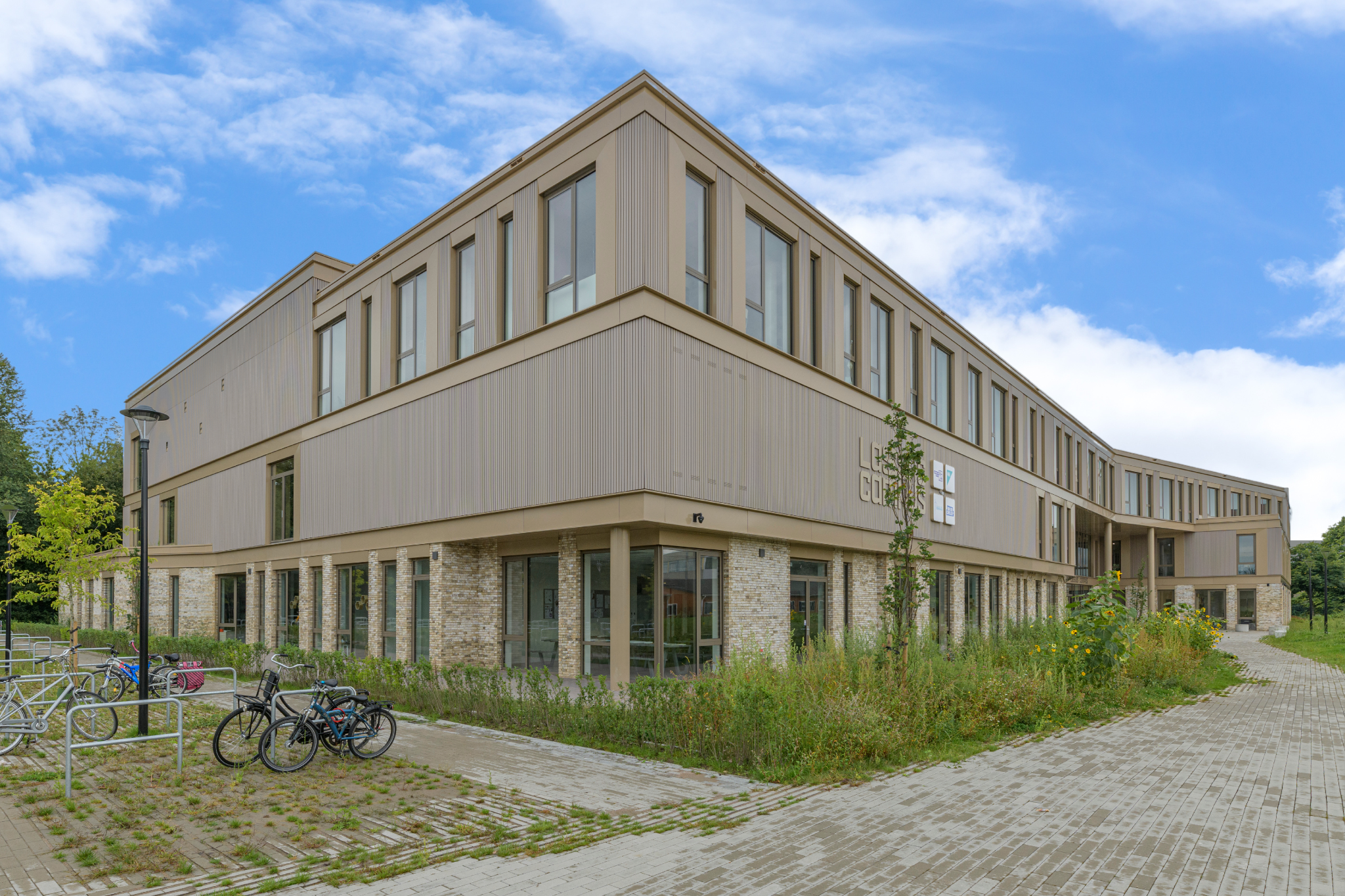 Lassus College