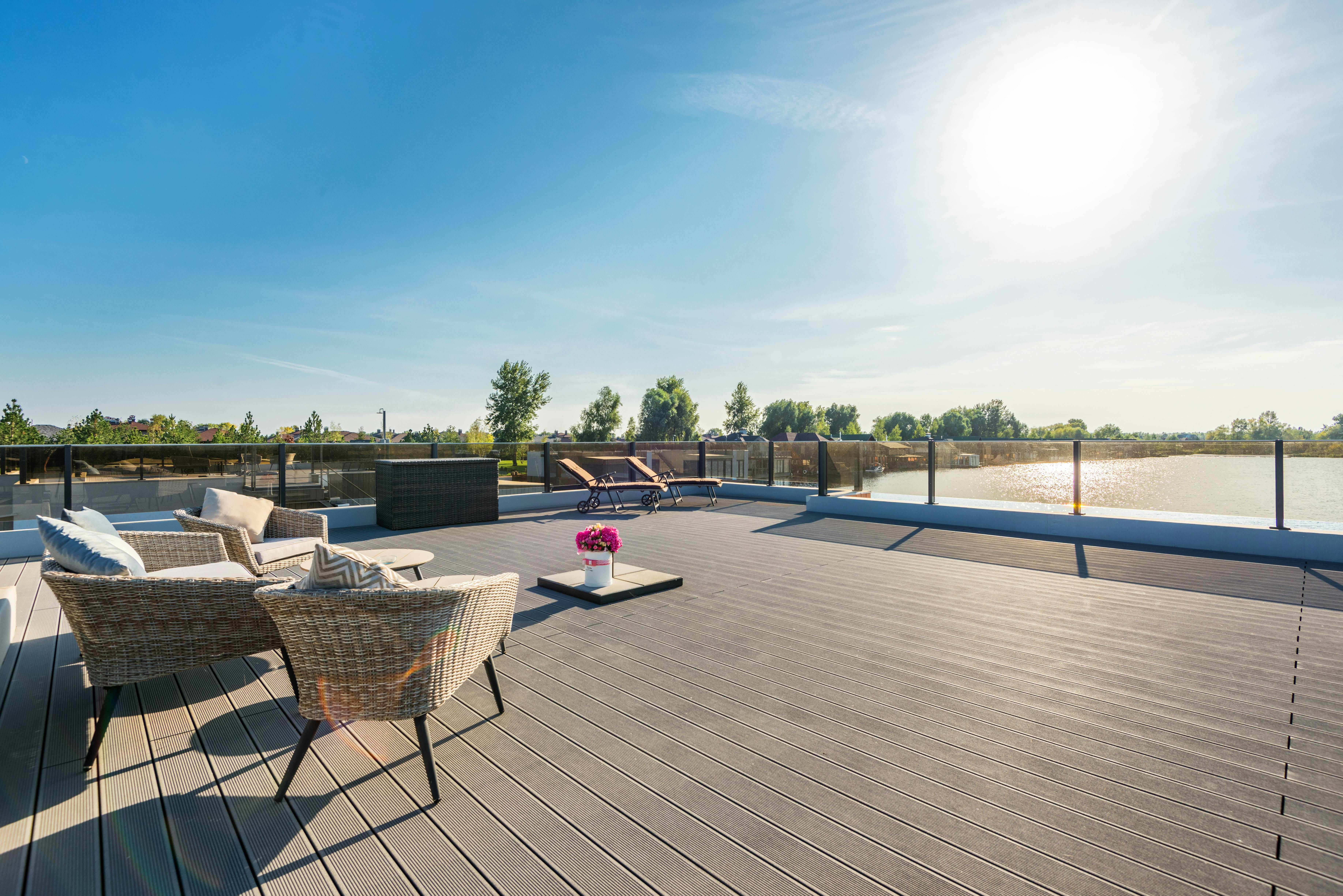 La durée de vie d’une terrasse en bois dépend de plusieurs paramètres