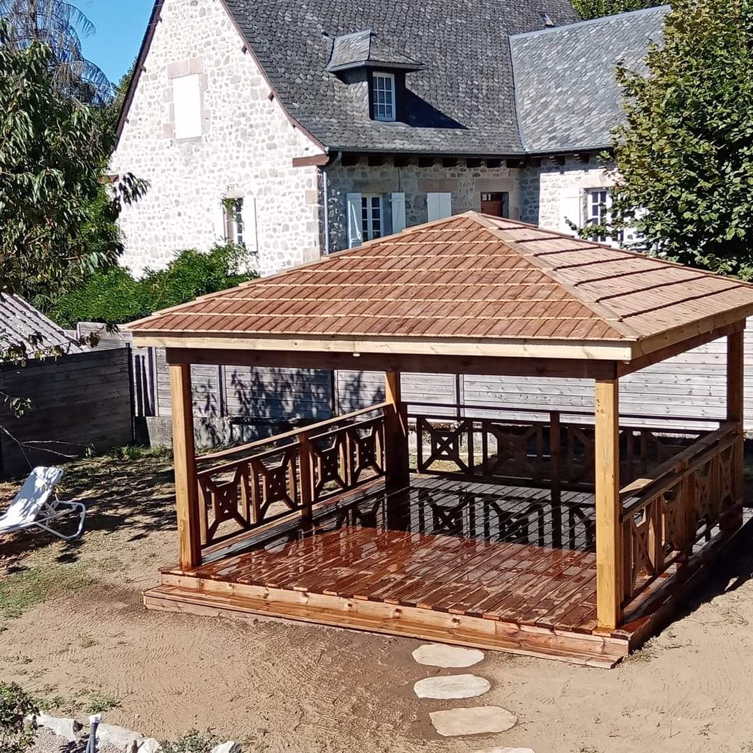 Kiosque en Pin CL4 Marron