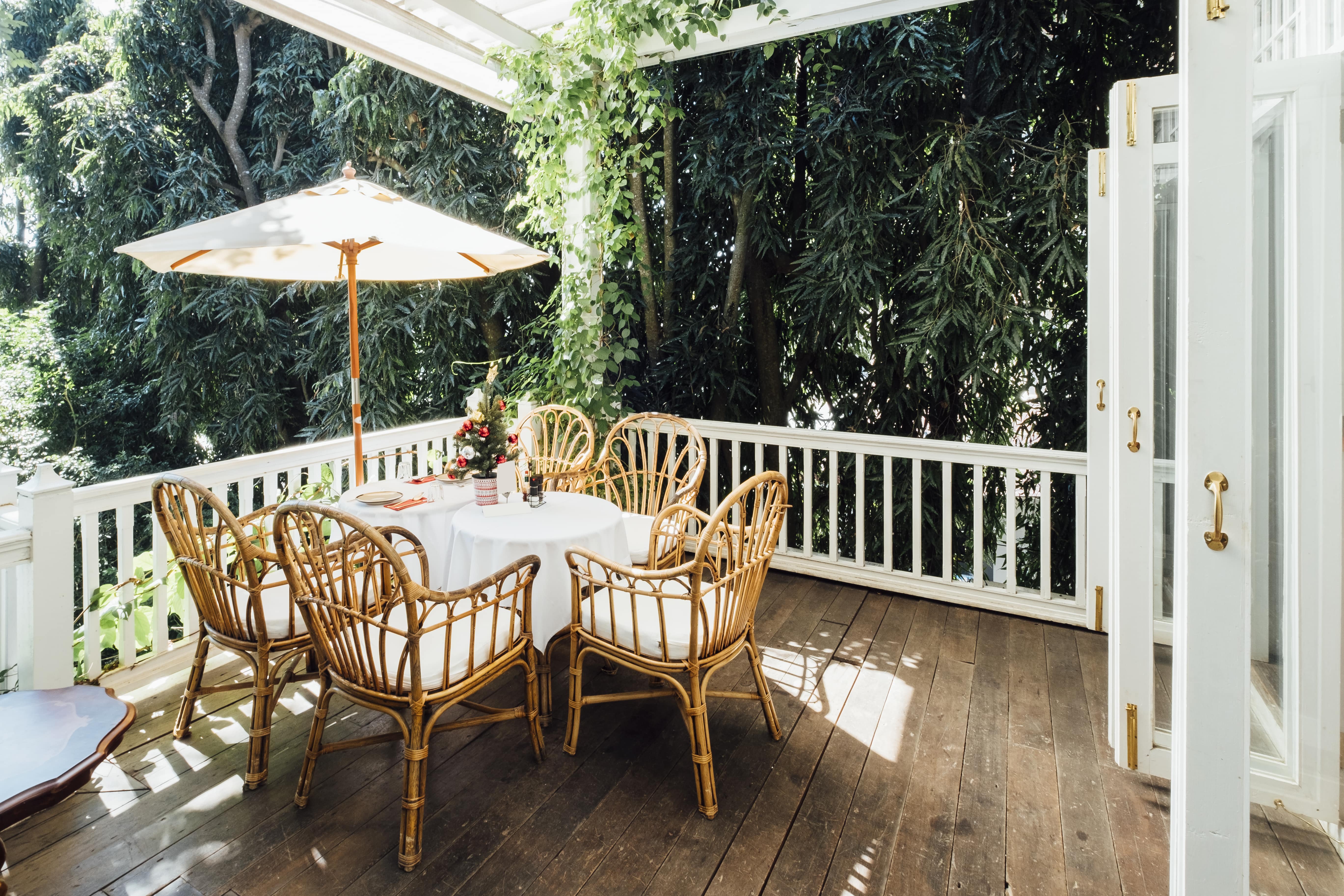 Une terrasse en bois massif