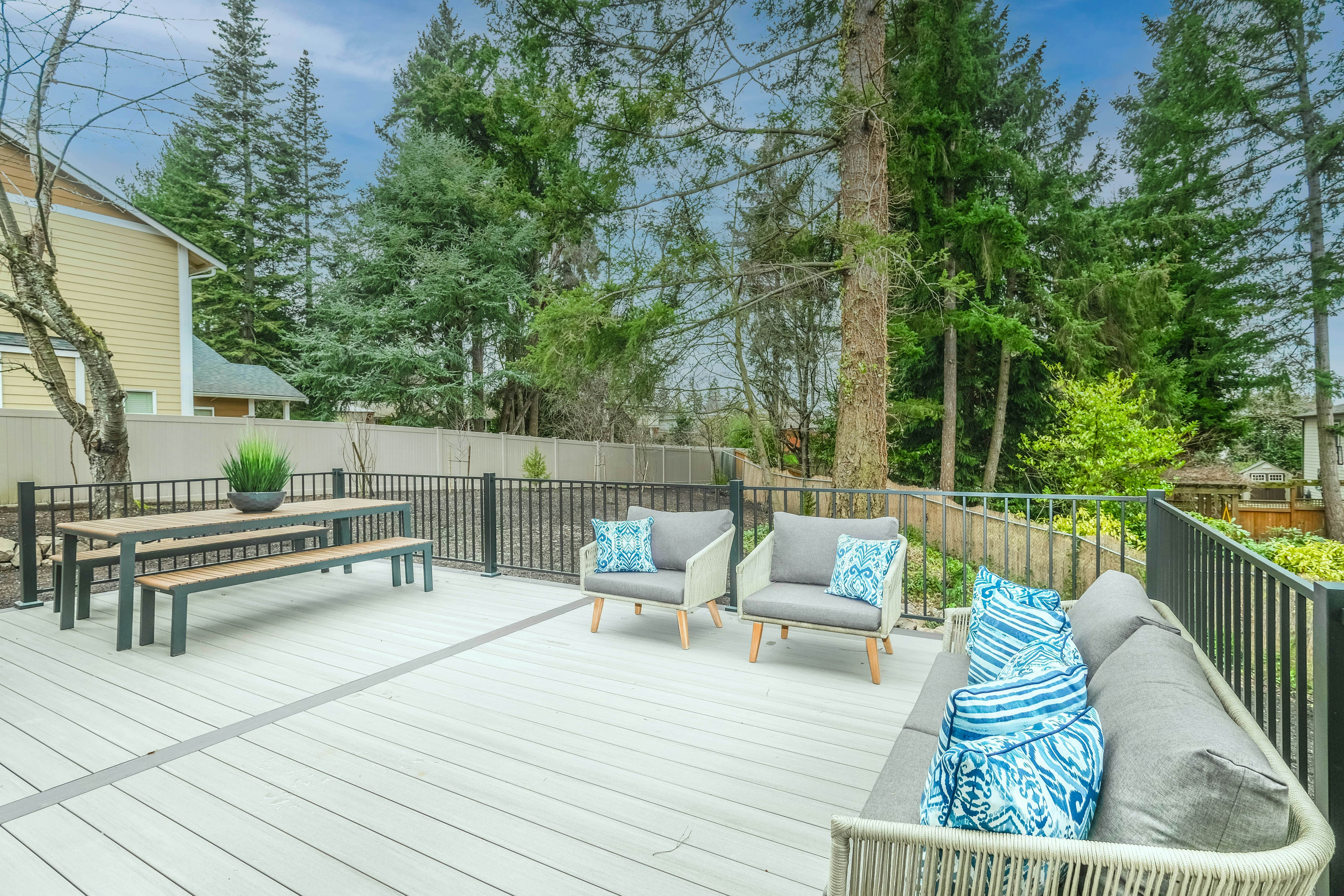 Le prix d’une terrasse en bois au m² varie selon la surface