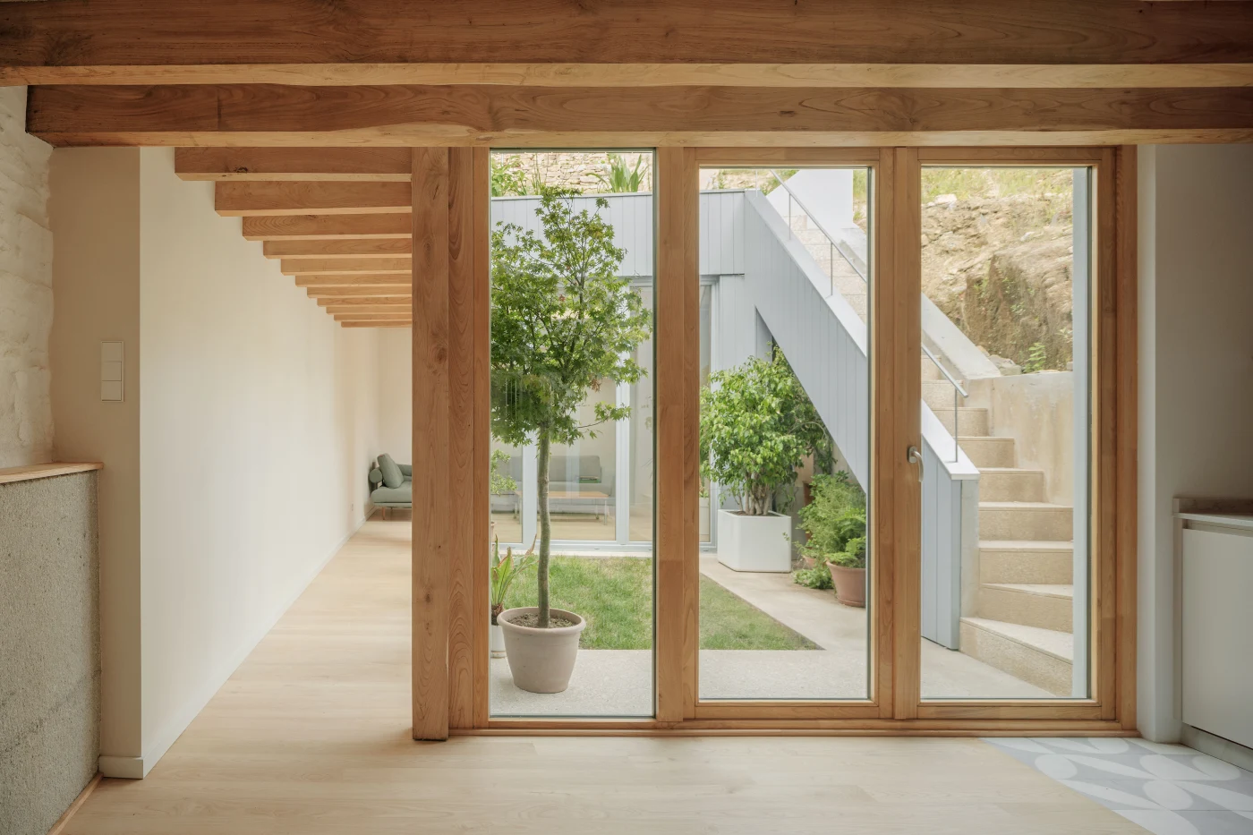 Réhabilitation de logements entre murs mitoyens à Santiago
